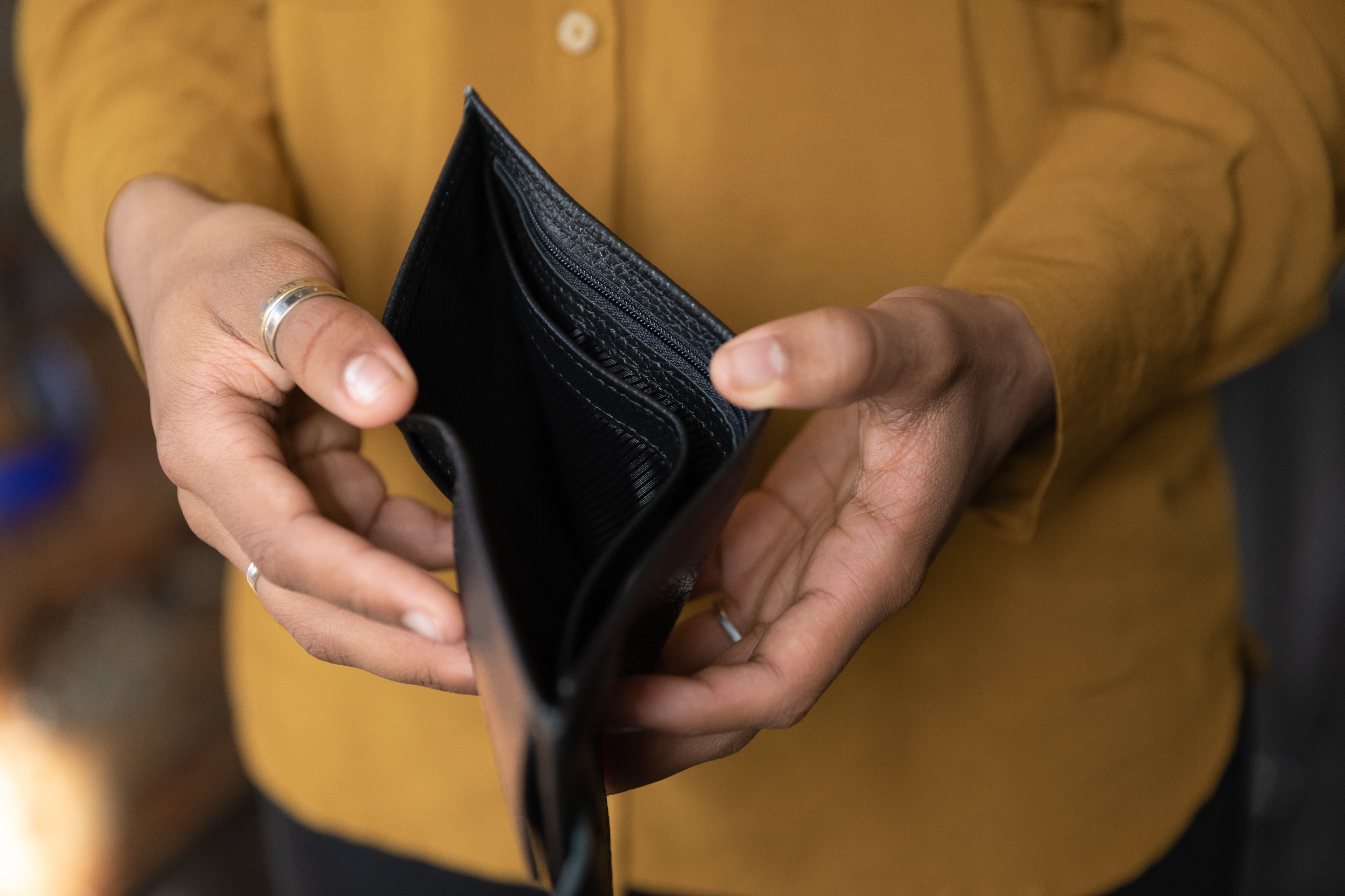 12 Everyday Money Leaks That Are Draining Your Wallet Without You Noticing