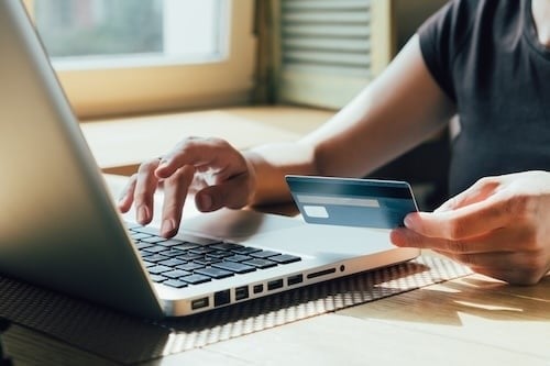 Personal Loans vs. Credit Cards: What’s Different for Credit Scoring